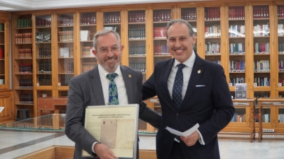 ENTREGA DE COPIA DE DOCUMENTOS DEL ILUSTRE COLEGIO DE LA ABOGACÍA DE MADRID